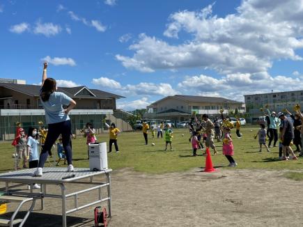 チアリーダーズとレッツ、ダンス！