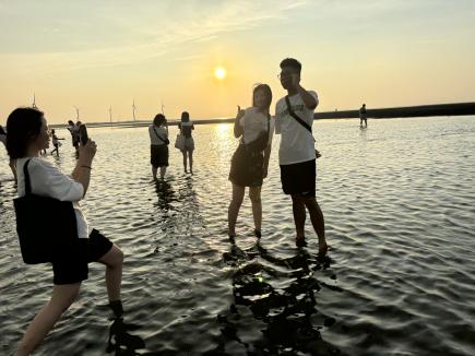 【写真1】高美湿地での一コマ